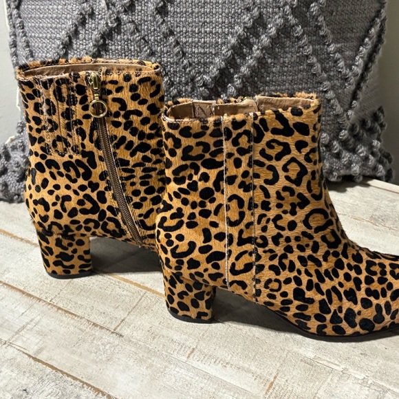 ❤️Earth Sparta Leopard Print Ankle Boots-Sz 8.5 - Picture 3 of 7